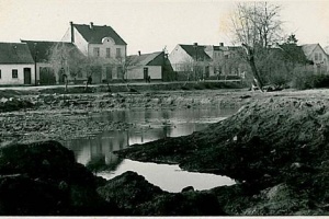 Odbahnění rybníka v roce 1959