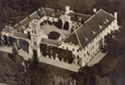 Letecký snímek zámku.